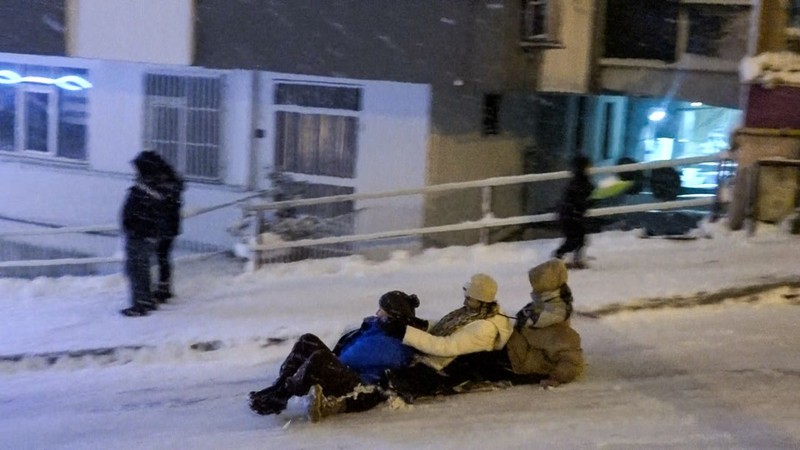 Samsun'da yoğun kar yağışının ardından eğlenceli anlar! Yıllar sonra böylesini gördüler - Resim: 5