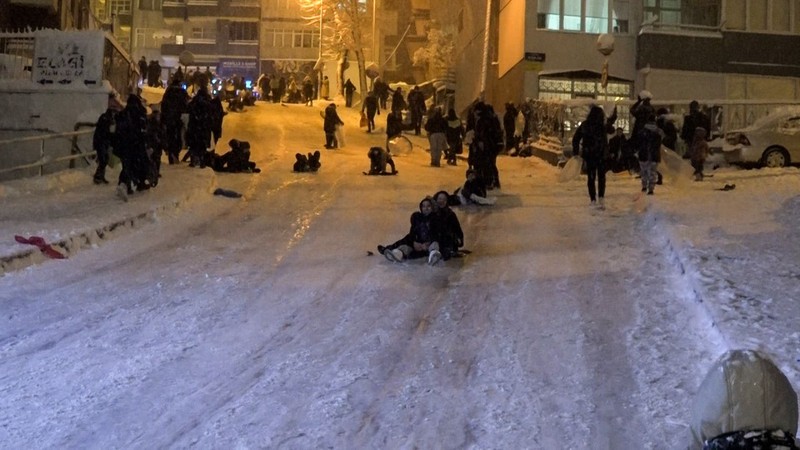 Samsun'da yoğun kar yağışının ardından eğlenceli anlar! Yıllar sonra böylesini gördüler - Resim: 2