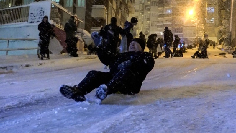 Samsun'da yoğun kar yağışının ardından eğlenceli anlar! Yıllar sonra böylesini gördüler - Resim: 1