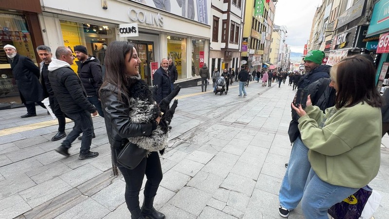 Giresun’da ahırda 2 tane kuzu dünyaya geldi. Anne koyunun 2 kuzudan birine yaptığı hareket görenleri buz kestirdi - Resim: 1