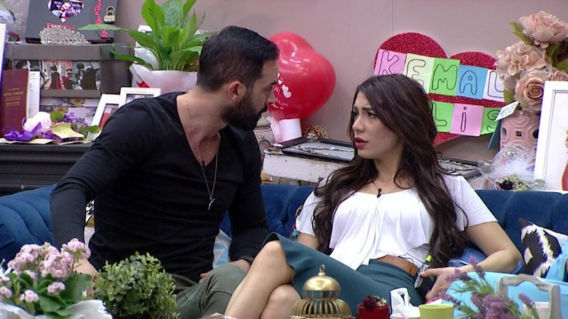 Kısmetse Olur programında tanışmışlardı! Aycan Varış ve Onur Yüksel, 9 yıl sonra nişanlandı! - Resim: 1