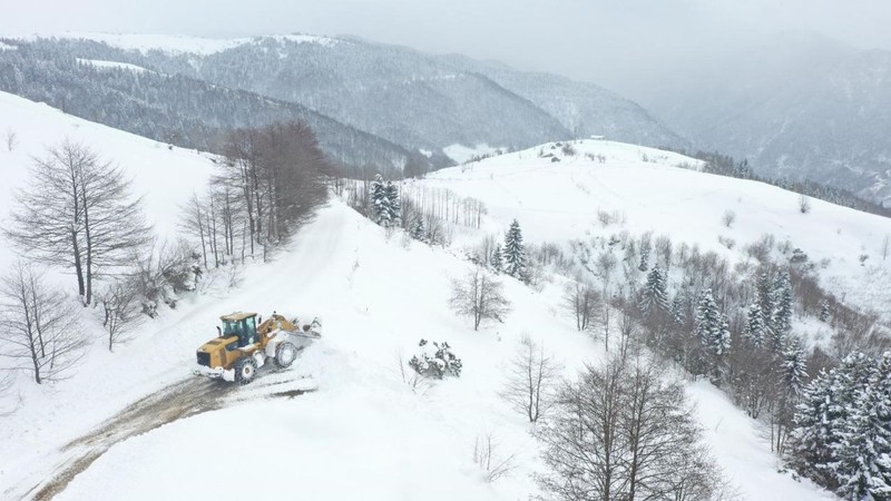 Türkiye'nin kırsal yol ağı en geniş ili olan Ordu'da, karla mücadele ekipleri gece gündüz çalıştı. 10 günde toplam 42 bin 826 kilometre yolu ulaşıma açtılar - Resim: 6