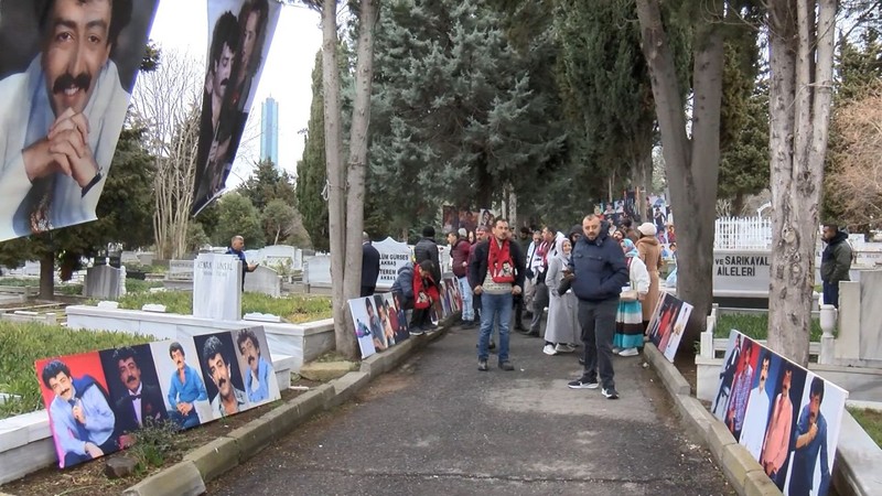 Arabeskin Baba'sı Müslüm Gürses'in ölümünün üzerinden 12 yıl geçti! Usta sanatçı mezarı başında anıldı - Resim: 4