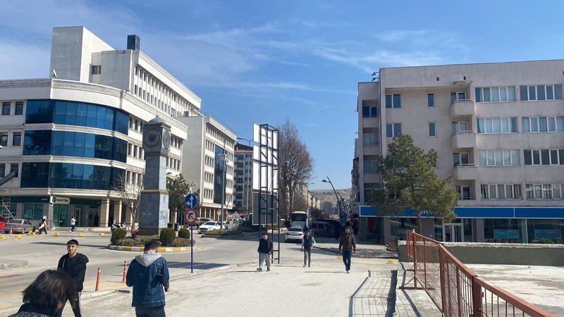 Çankırı'da hava sıcaklığı 19 dereceye kadar çıktı, sokakta yürüyen vatandaşları görenler şaştı kaldı - Resim: 4