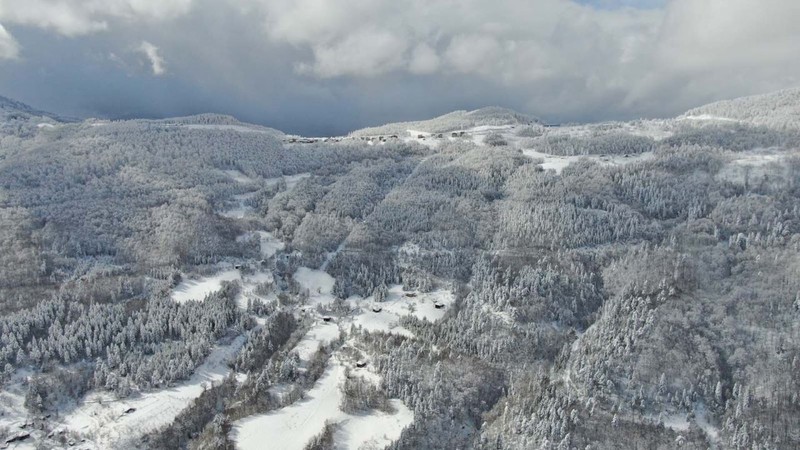 Kastamonu'da en çok kar yağışı alan bölgesi havadan görüntülendi. 1,5 metrelik kar kalınlığına ulaşan yerin manzarası hayran bıraktı - Resim: 4