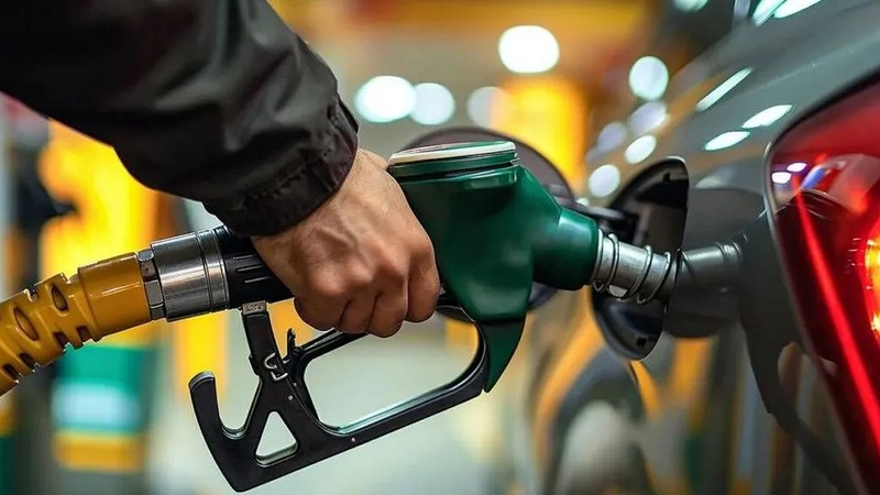 Araç sahiplerinin gözü akaryakıt fiyatlarında! Benzine zam bekleniyor! - Resim: 1