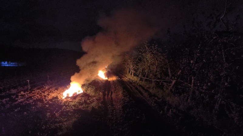 Bursa'da sıcaklık 0'ın altına düştü, çiftçiler tarlalarını ateşe verdi - Resim: 3