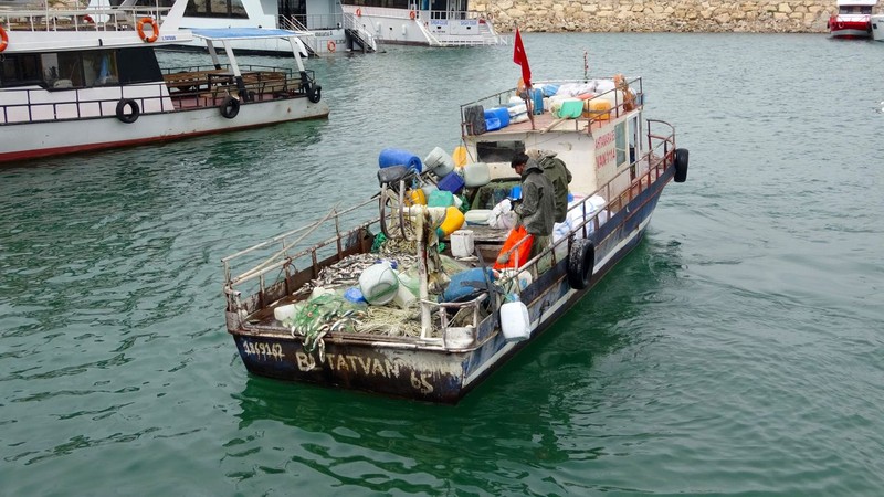 Van Gölü Havzası'nda balıkçılar, son kez ağ attı. 15 Temmuz'a kadar yasak, 7 gün 24 saat nöbet tutuyorlar - Resim: 6