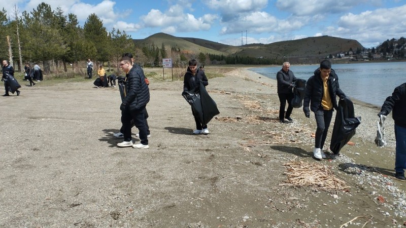 Elazığ’da 1000'lercesi doğada teker teker toplanarak siyah poşetlerin içerisine yerleştirildi. 1000'lercesi aynı  yere gidecek - Resim: 3