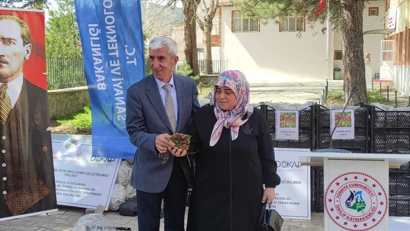 Çorum'da 140.000 tanesi teker teker dağıtıldı... Yakın bir tarihte 140.000 tanesi Çorum'dan tüm Türkiye'ye hepimize gelecek - Resim: 1