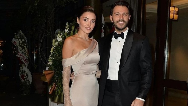 Hande Erçel'in Cannes tarzı ortalığı ateşe verdi! Derin yırtmaçlı elbisesiyle pozlar verdi, o hali yürek hoplattı - Resim: 2