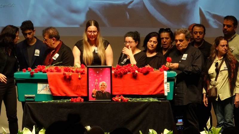Yeşilçam'ın usta yönetmeni Ali Özgentürk'e acı veda! Kızının sözleri yürek sızlattı - Resim: 3