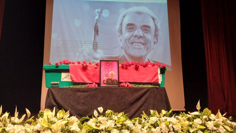 Yeşilçam'ın usta yönetmeni Ali Özgentürk'e acı veda! Kızının sözleri yürek sızlattı - Resim: 2