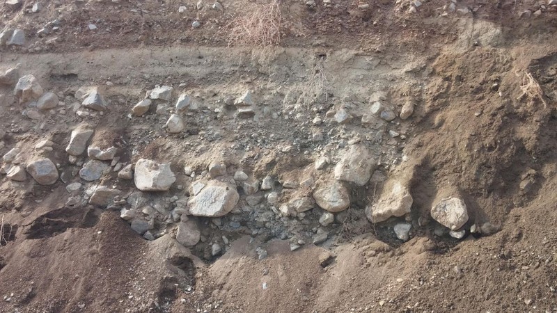 Trabzon'da yol çalışması için iş makinesinin kazdığı toprağın 5 metre altından çıktı. İşçiler 500 metre uzandığını gördü - Resim: 2