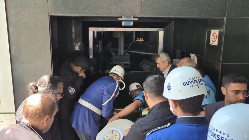 Usta sanatçı İlhan Şeşen'e acı veda! Cenazesi arızalanan asansörde kaldı, yeğeninin sözleri yürek burktu! "Yakında görüşürüz" - Resim: 10