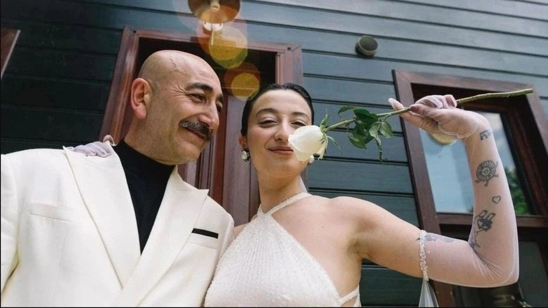 Aralarındaki yaş farkı gündem olmuştu! Melike Şahin'den romantik kutlama geldi - Resim: 3