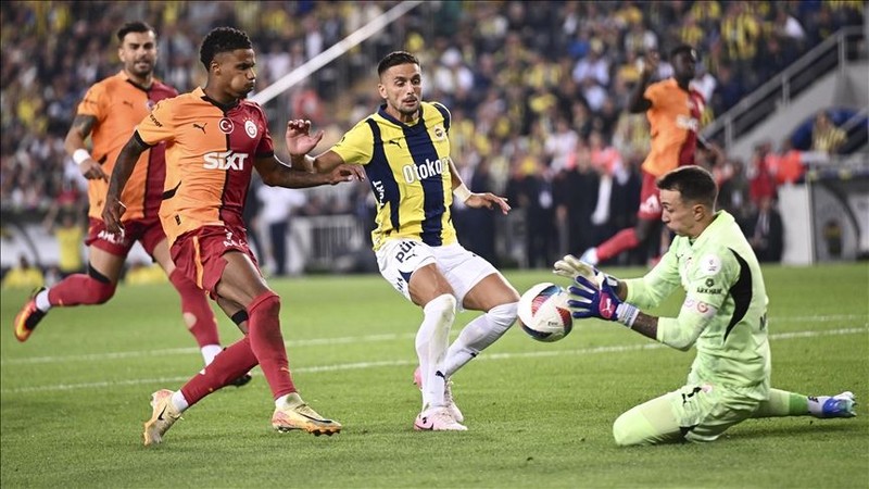 Galatasaray’dan Fenerbahçe’ye yılın transfer çalımı! 32 milyon euroluk yıldızı Şampiyonlar Ligi ikna etti! 3 yıllık anlaşma sağlandı - Resim: 1