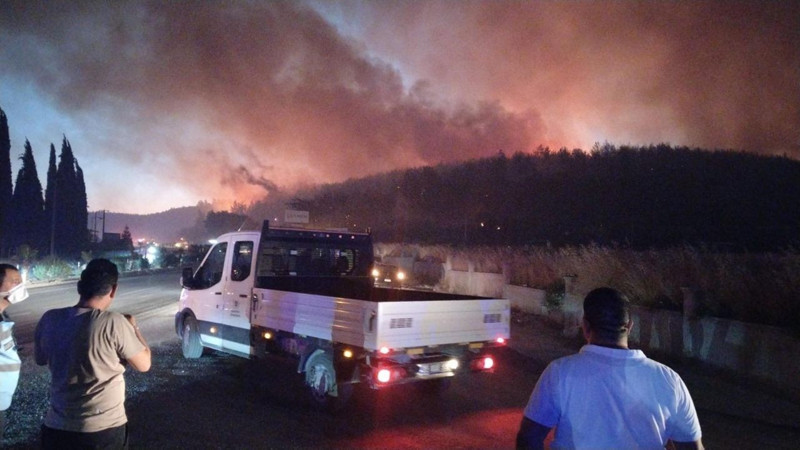 İzmir'de ciğerlerimiz yanıyor! Buca, Ödemiş, Çeşme'de alevlerle mücadele sürüyor... Bakan Yumaklı'dan son durum açıklaması - Resim: 2