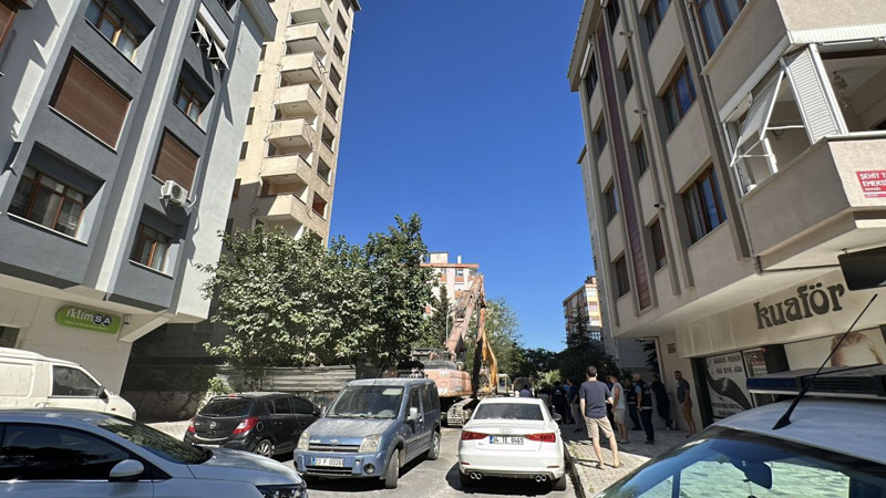 Maltepe'de facia! 11 katlı bina bir anda böyle çöktü - Resim: 1