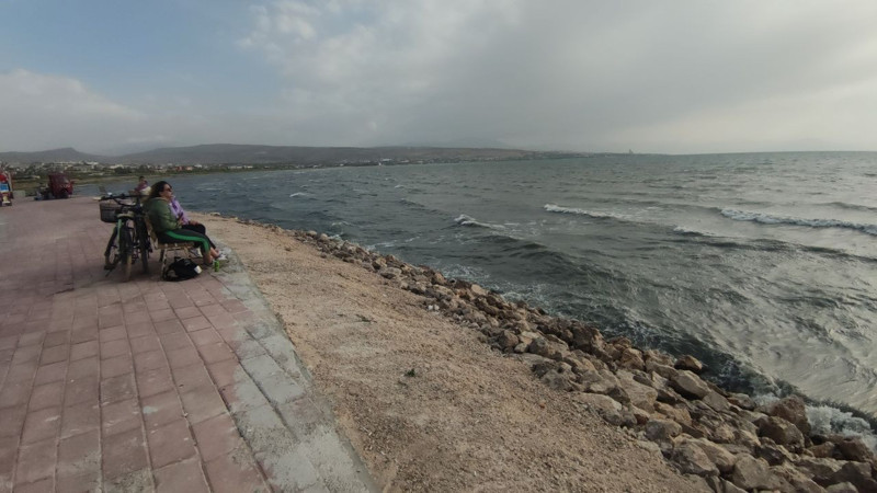 Şiddetli rüzgar, Van Gölü'nde dalgaların sahil şeridini dövmesine neden oldu - Resim: 3