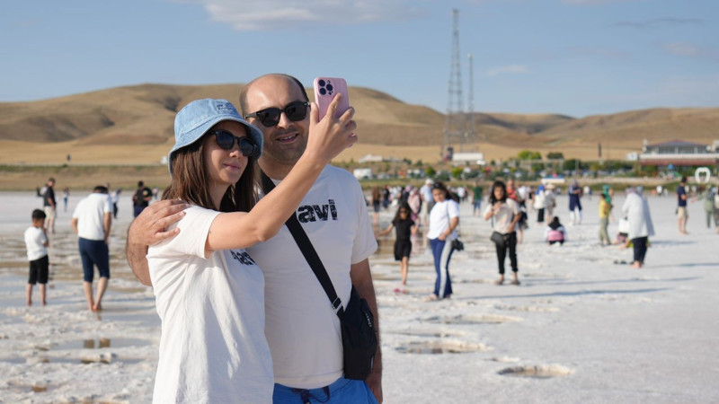 Ankara’daki Tuz Gölü hafta sonu : Doğa ve fotoğraf tutkunlarının akınına uğradı - Resim: 1
