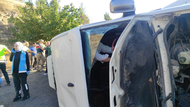 Şanlıurfa'da feci kaza! İşçi servisi ile otomobil çarpıştı: Çok sayıda yaralı var - Resim: 4