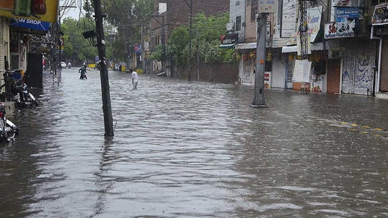 Pakistan’da muson kabusu! Acı bilanço ağırlaştı: Can kaybı 98’e yükseldi - Resim: 1