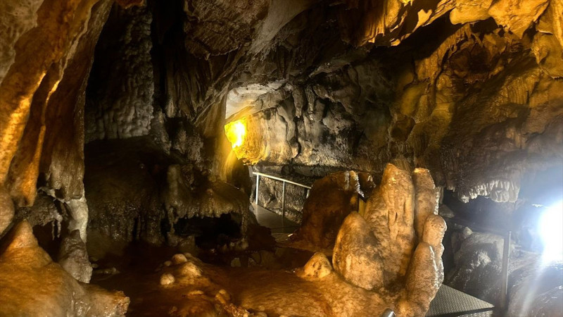 Isparta Aksu’daki Zindan Mağarası, tarihi köprü, mozaikler ve serin suyla ziyaretçileri cezbediyor - Resim: 7