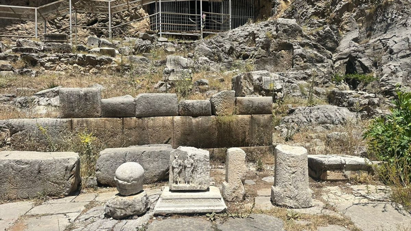 Isparta Aksu’daki Zindan Mağarası, tarihi köprü, mozaikler ve serin suyla ziyaretçileri cezbediyor - Resim: 13