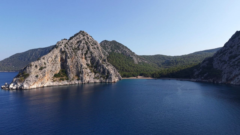 Antalya’da Akvaryum Koyu berrak suyu ve James Bond Adası’na benzerliğiyle dikkat çekiyor - Resim: 1