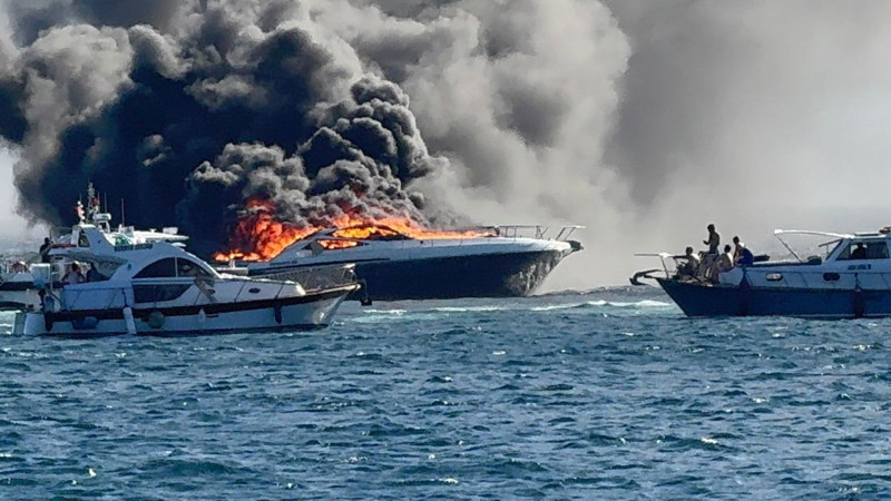 Denizin ortasında kabus! Lüks yat alev topuna döndü - Resim: 1