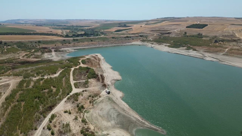 Tekirdağ’da gölet kurudu, zemin göründü, ağaçlar gün yüzüne çıktı - Resim: 3