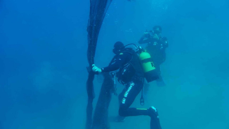 Ayvalık açıklarında denizin altından basketbol sahası büyüklüğünde ağlar çıkarıldı - Resim: 7