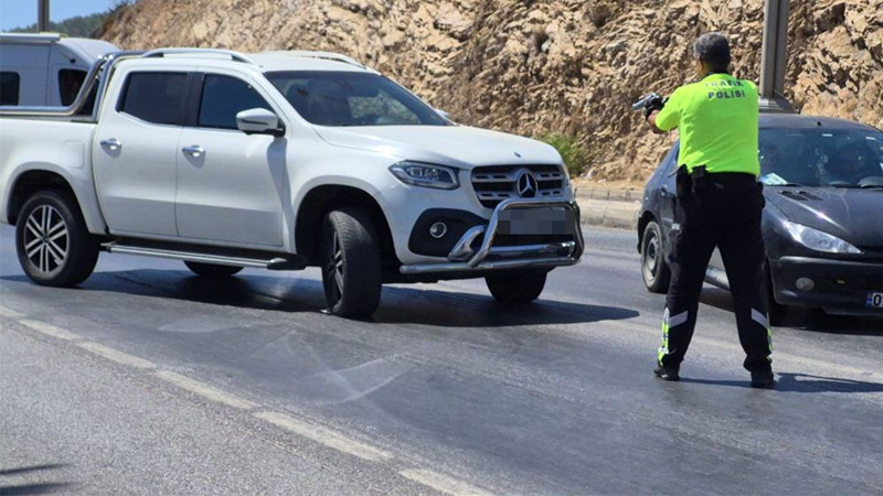 Polisin üzerine aracını sürmüştü! Dilan Çıtak'tan olay gözaltı sonrası açıklama - Resim: 3