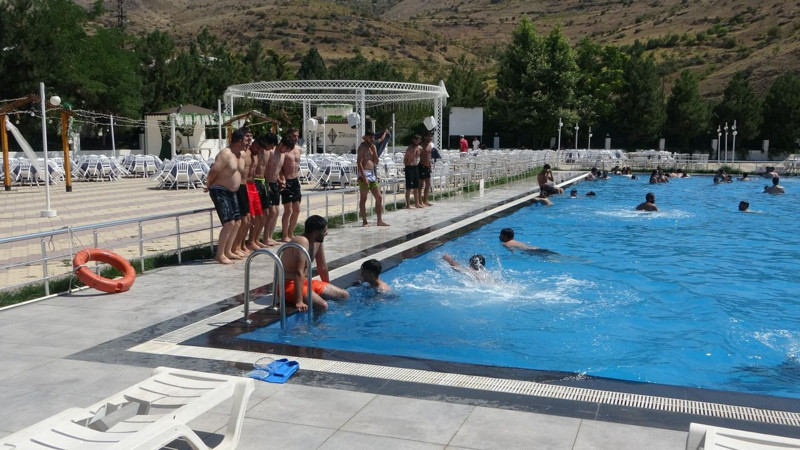 Malatya’da kavurucu sıcaklar Horata Mesire Alanı’ndaki havuzları doldurdu - Resim: 5