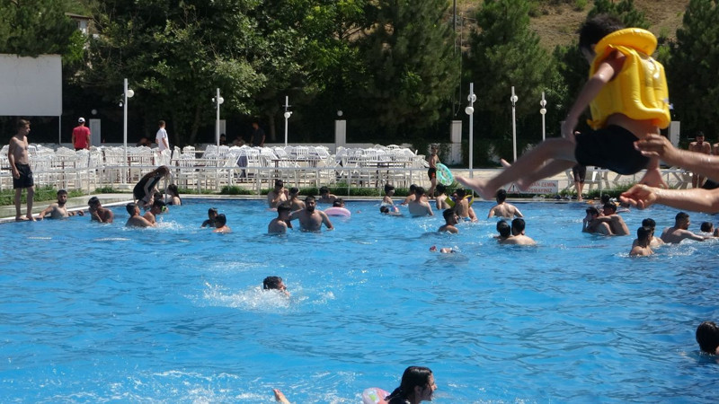 Malatya’da kavurucu sıcaklar Horata Mesire Alanı’ndaki havuzları doldurdu - Resim: 3