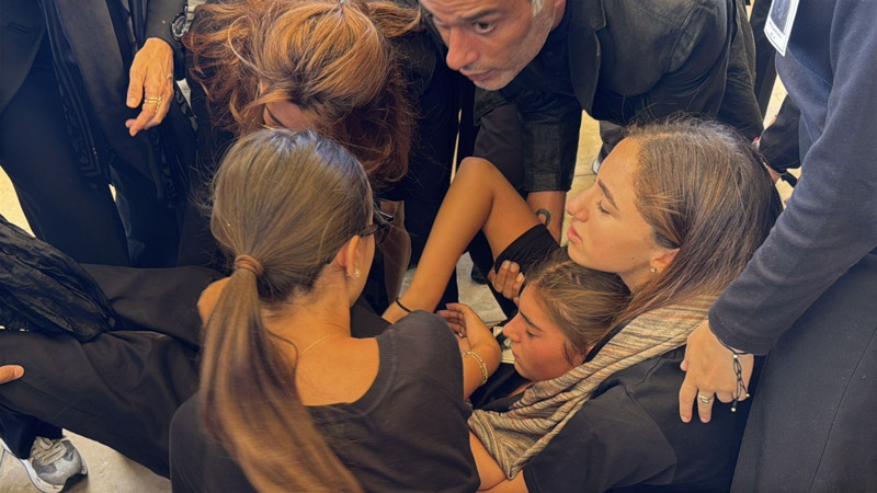 Evinde ölü olarak bulunmuştu! Ünlü iş insanı Hasan Akçakayalıoğlu'nun kızı son yolcuğuna uğurlandı - Resim: 5