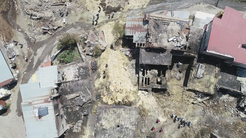 Bir haftada 3 yangının çıktığı mahalle küle döndü! İşin içinden çıkamadılar - Resim: 3