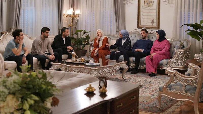 Fuhuşa teşvik suçlamasıyla gözaltına alınmıştı! Kızılcık Şerbeti'nin senaristi Merve Göntem serbest bırakıldı - Resim: 1