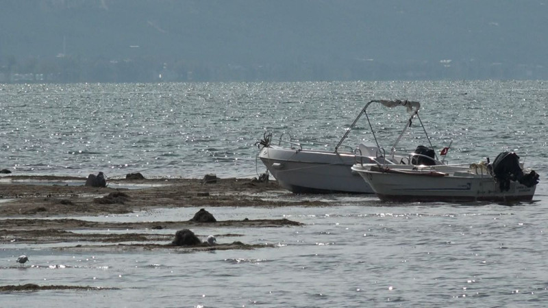 Marmara Bölgesi'nin en büyük gölü can çekişiyor! "Her dakika su çekiliyor" - Resim: 1