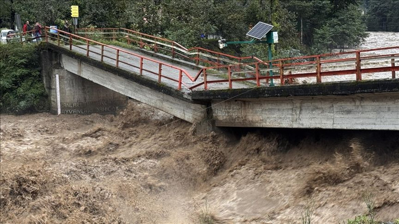 Karadeniz'de sel felaketi! Uyarılar peş peşe geldi: Şiddetli yağışlar devam edecek - Resim: 7