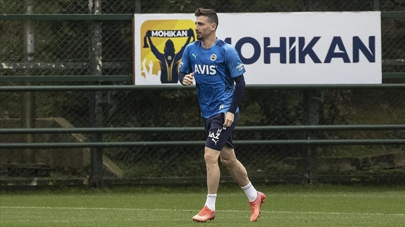 Fenerbahçe'de 800 bin euroluk kriz! 31 yaşındaki futbolcu taraftarı ayağa kaldırdı, Sadettin Saran'dan istek var - Resim: 14