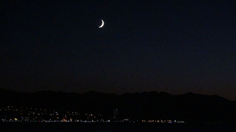 Van semalarında beliren hilal gökyüzünü büyüledi! Göl sularına yansıması görenleri mest etti - Resim: 2