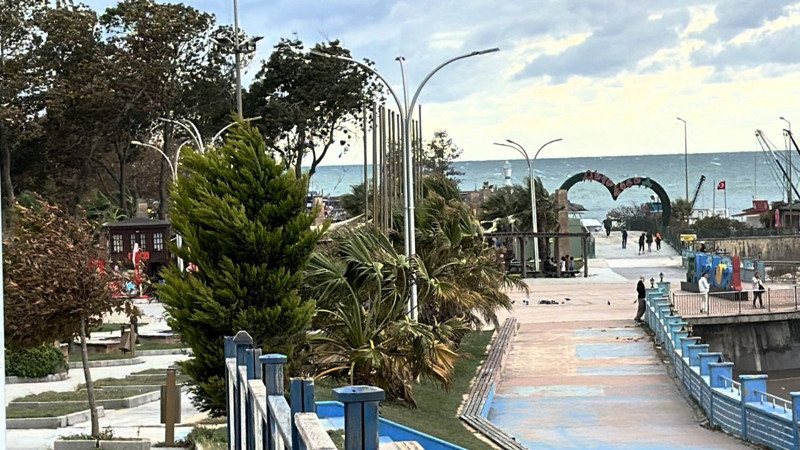 Düzce'de fırtına saatte 30 kilometreye ulaştı! Dalga boyu 5 metreyi geçti - Resim: 3