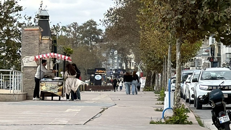 Düzce'de fırtına saatte 30 kilometreye ulaştı! Dalga boyu 5 metreyi geçti - Resim: 1