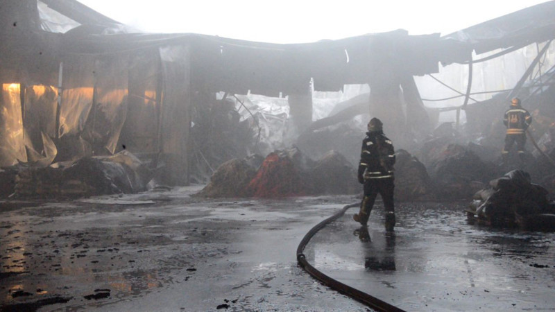 Erzurum’da terlik fabrikasında yangın! Çok sayıda ekip yönlendirildi - Resim: 7