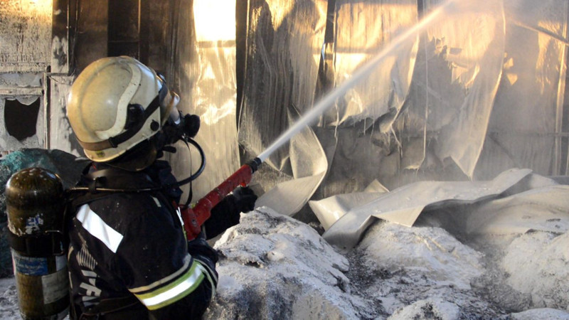 Erzurum’da terlik fabrikasında yangın! Çok sayıda ekip yönlendirildi - Resim: 5