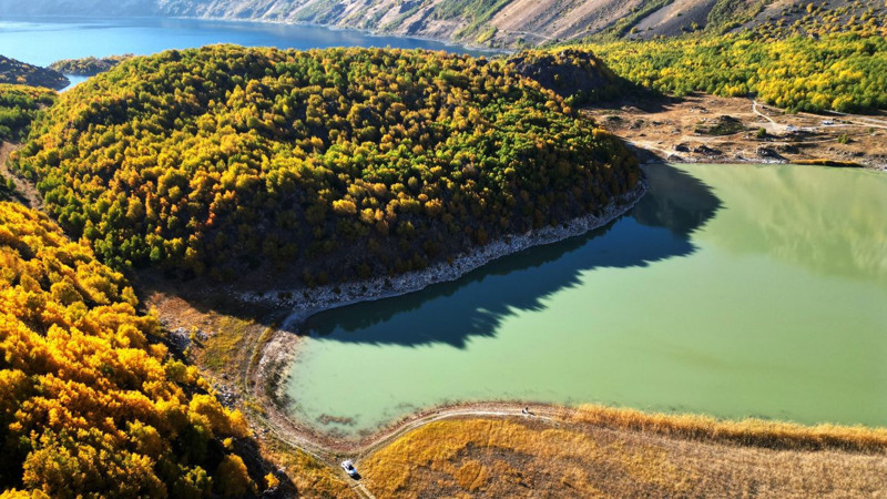 Bitlis’te sonbahar büyüledi! Nemrut Dağı renk cümbüşüne sahne oldu - Resim: 2