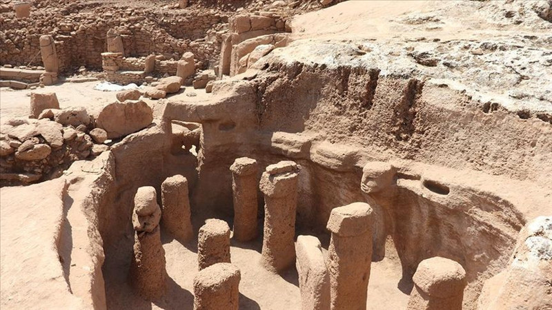 Şanlıurfa'da 10 ayrı yerde yapılan kazılarda toprakta bir anda belirdi. Bakan Ersoy bölgeyi arayarak iyi korunmasını istedi - Resim: 8