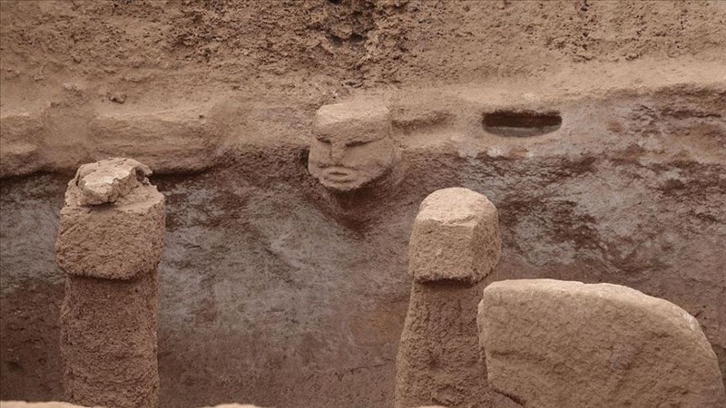 Şanlıurfa'da 10 ayrı yerde yapılan kazılarda toprakta bir anda belirdi. Bakan Ersoy bölgeyi arayarak iyi korunmasını istedi - Resim: 9